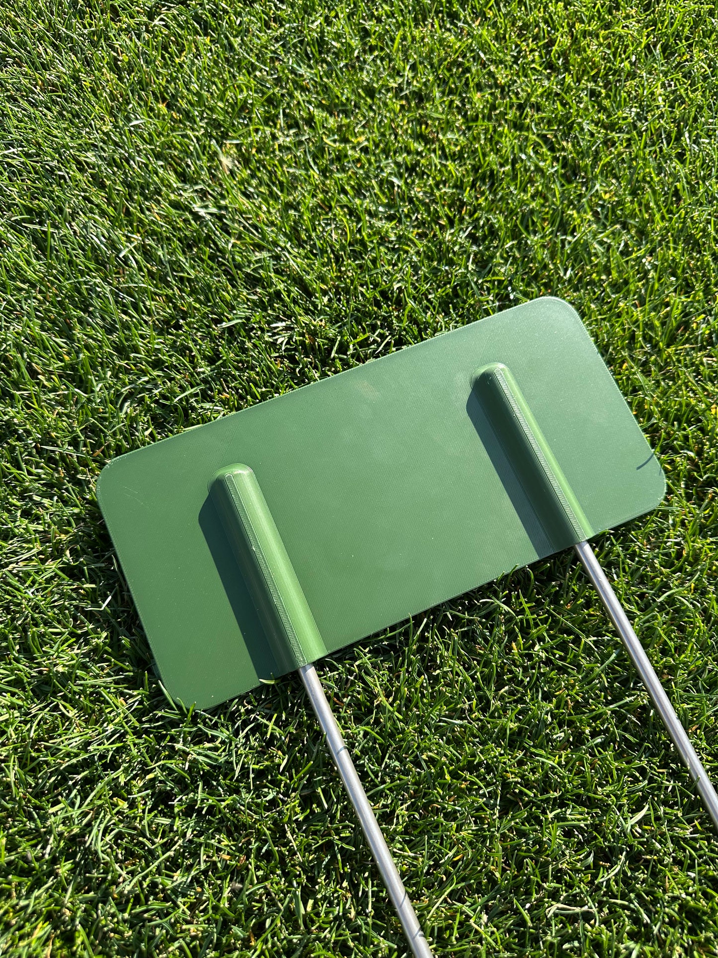 ‘Carts On Path Only’ lawn sign